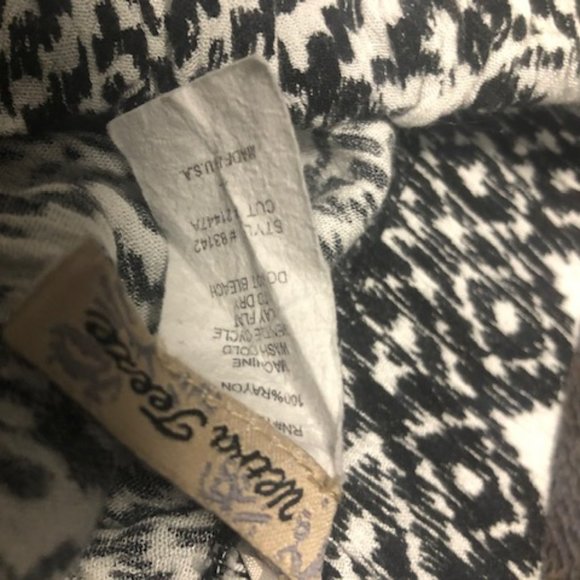 XL Flowy Black and White Aztec Capris - Picture 3 of 3